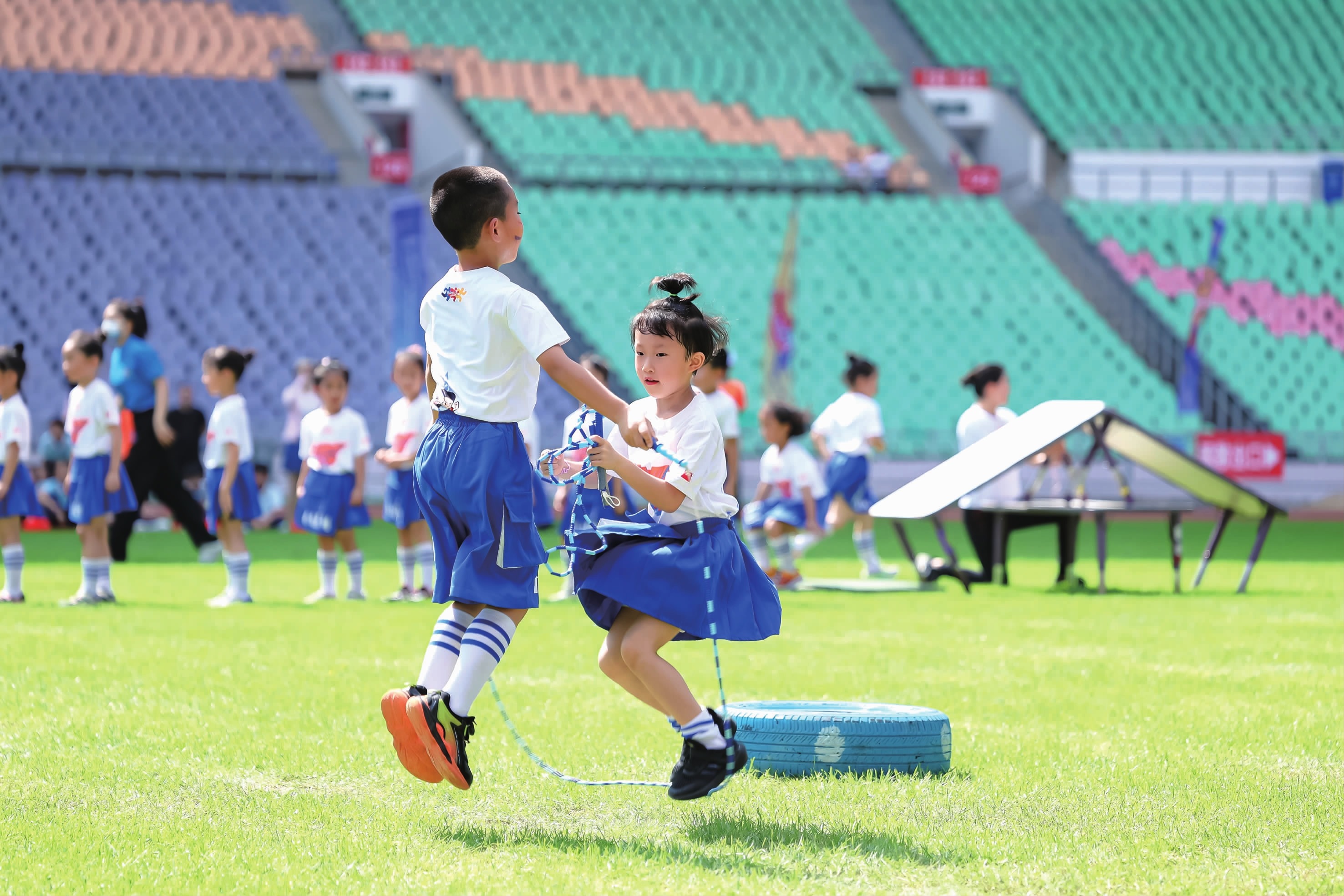 如今足坛的老队友相聚：