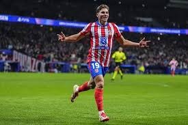 詹姆斯缺阵，半场东契奇爆发22+7+7，43-48湖人队依然落后马刺